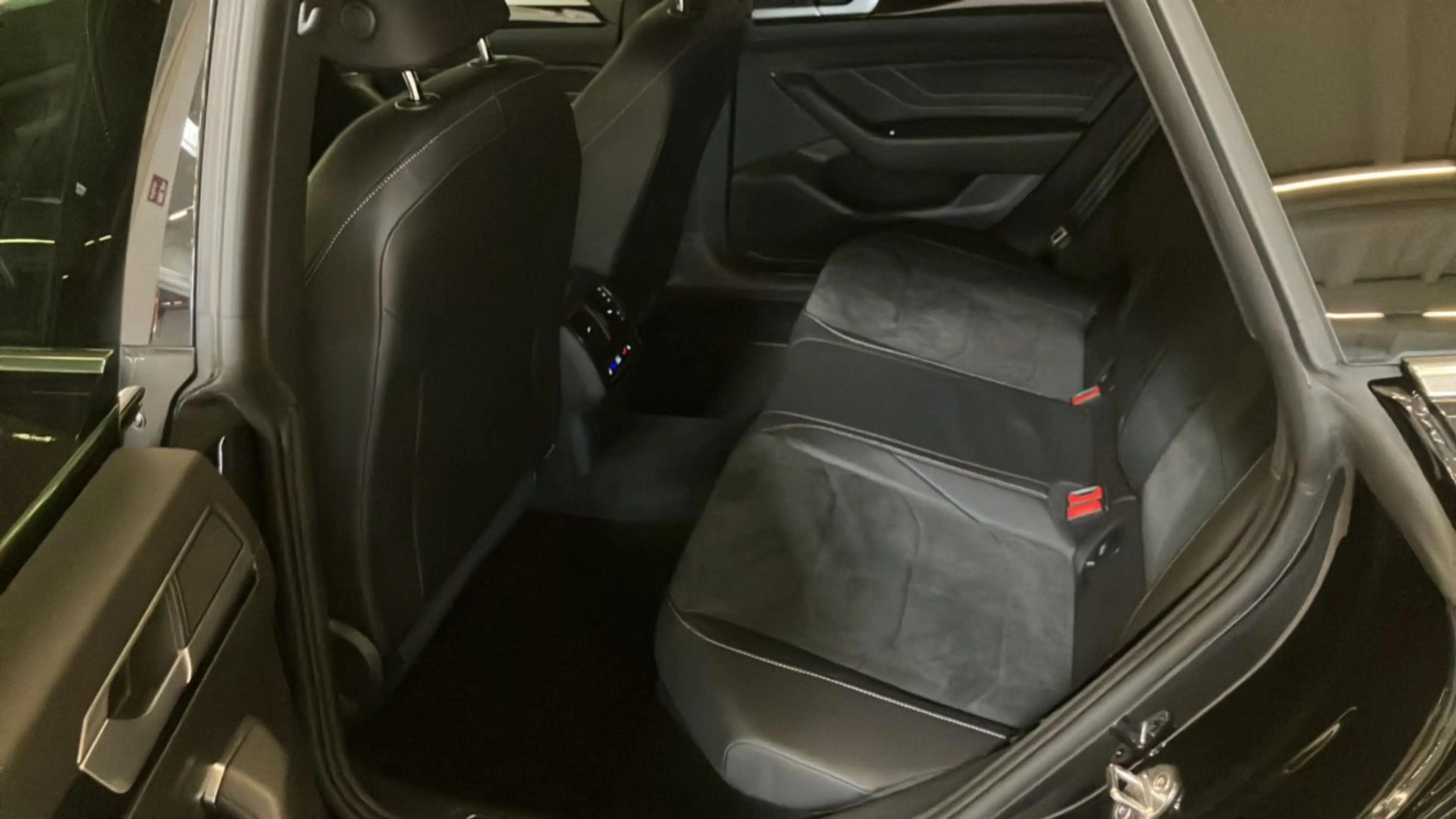 Volkswagen Arteon 1.4 TSI eHybrid R-Line MATRIX*LEDER*ACC*MASSAGE*A — photo 10