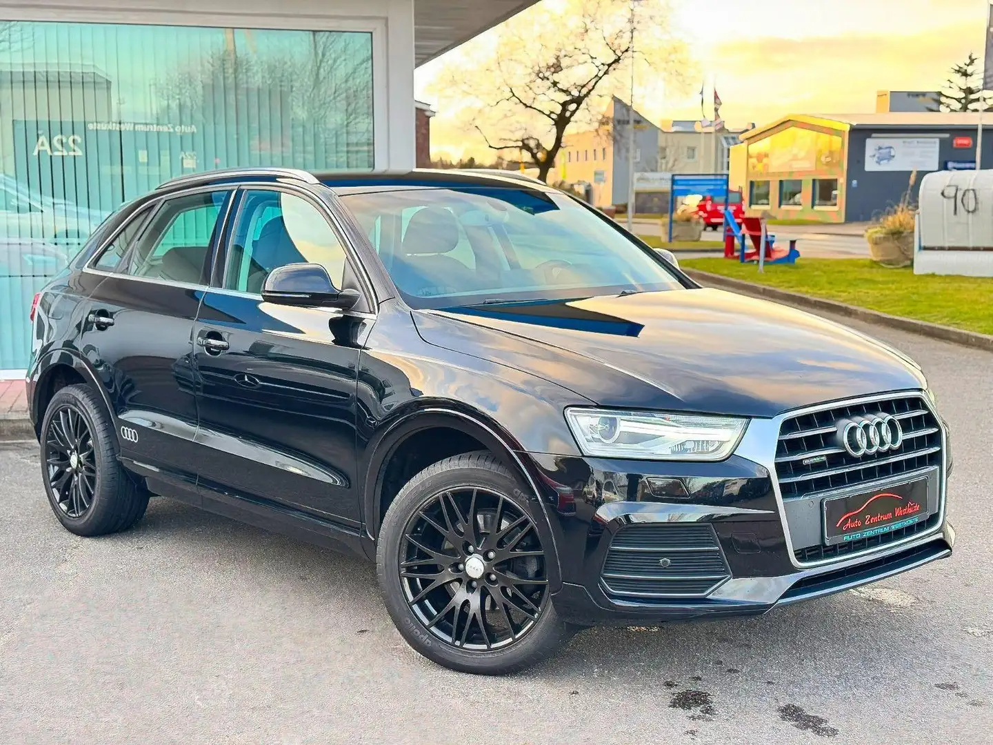 Audi Q3 2.0  TFSI sport quattro S-Tronic AHK NAVI Schwarz - 1