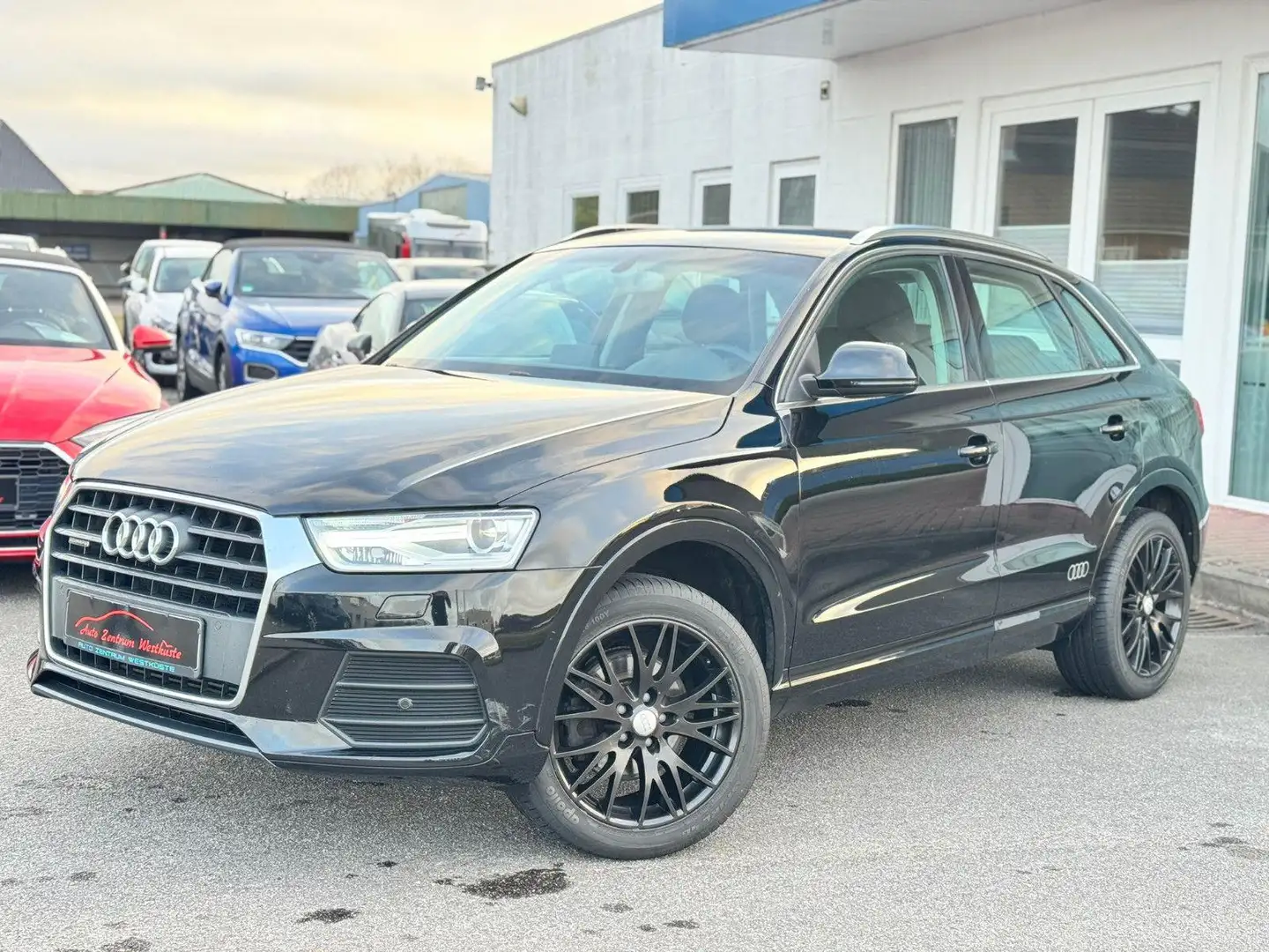 Audi Q3 2.0  TFSI sport quattro S-Tronic AHK NAVI Schwarz - 2
