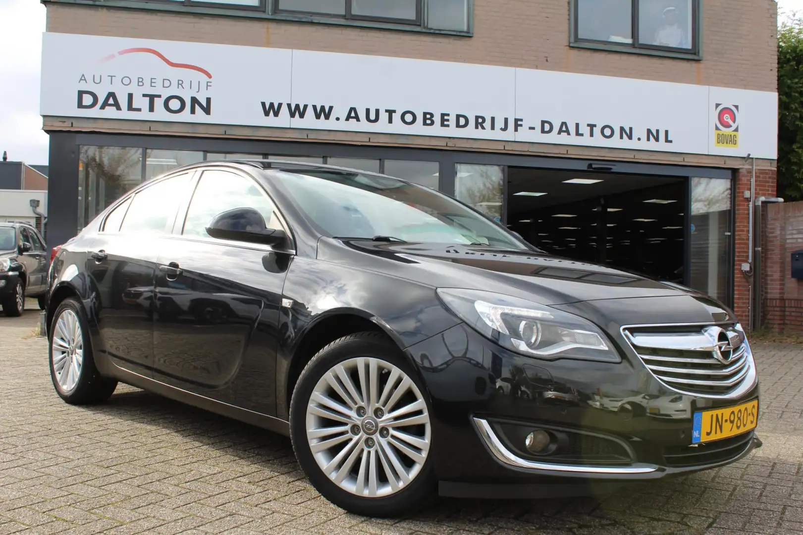 Opel Insignia 1.4 T Business+ NAVIGATIE / LEER / NAVIGATIE / 18" Zwart - 1