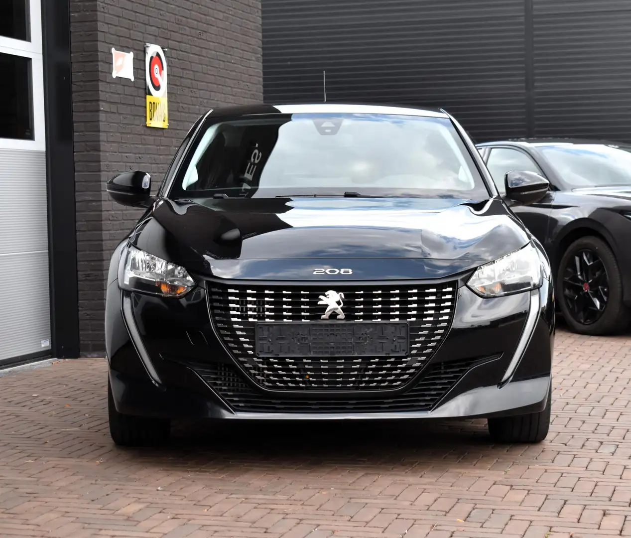 Peugeot 208 1.2 PureTech 100PK Active | PDC | Carplay | Cruise Zwart - 2