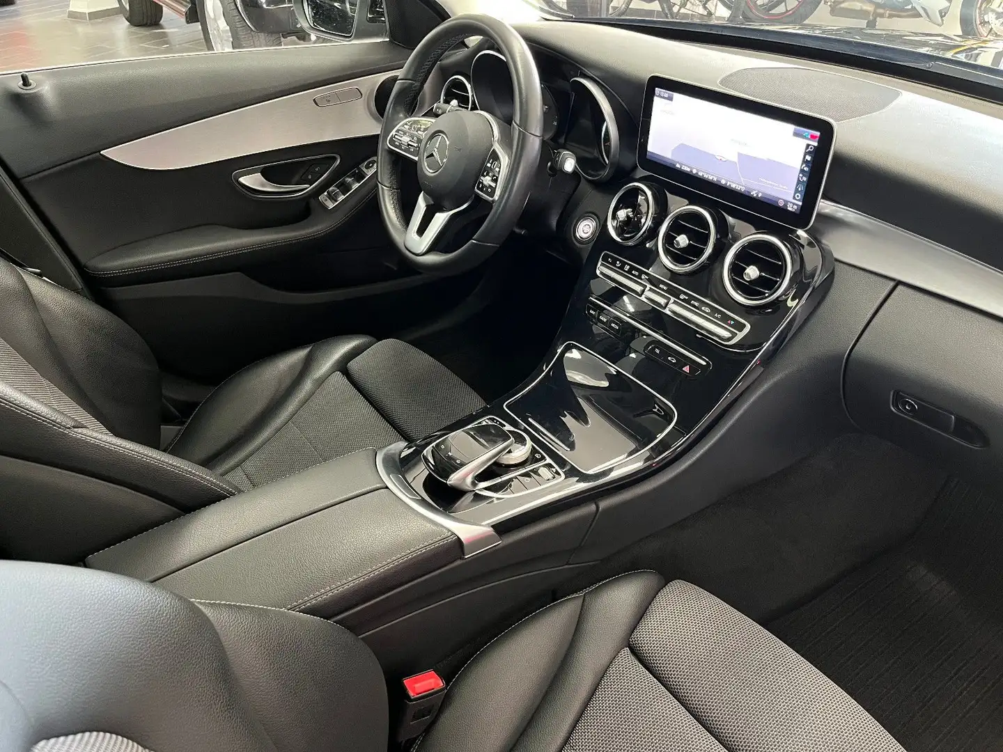 Mercedes-Benz C 180 Lim. Avantgarde Glasdach/Kamera/LED Schwarz - 2