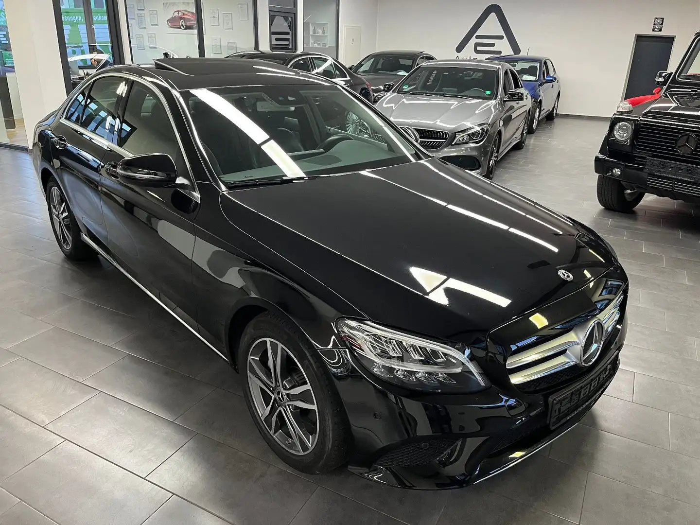 Mercedes-Benz C 180 Lim. Avantgarde Glasdach/Kamera/LED Schwarz - 1
