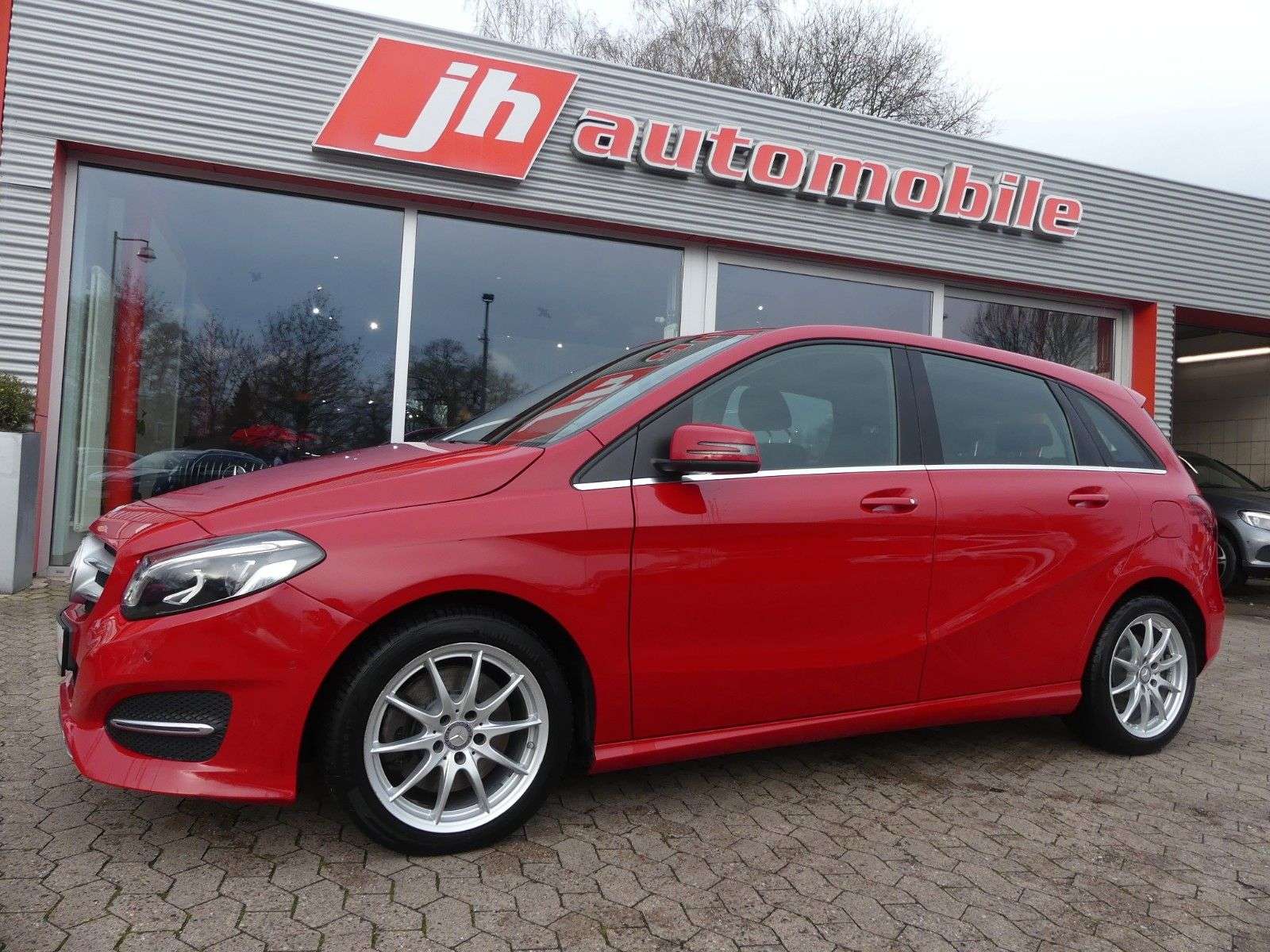 Second hand Mercedes Benz B-Class 250