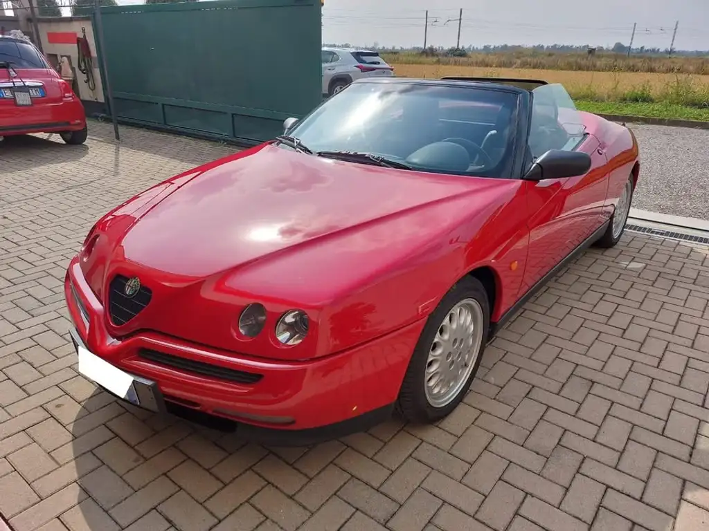 Alfa Romeo Spider 1996 из Европы — купить под ключ