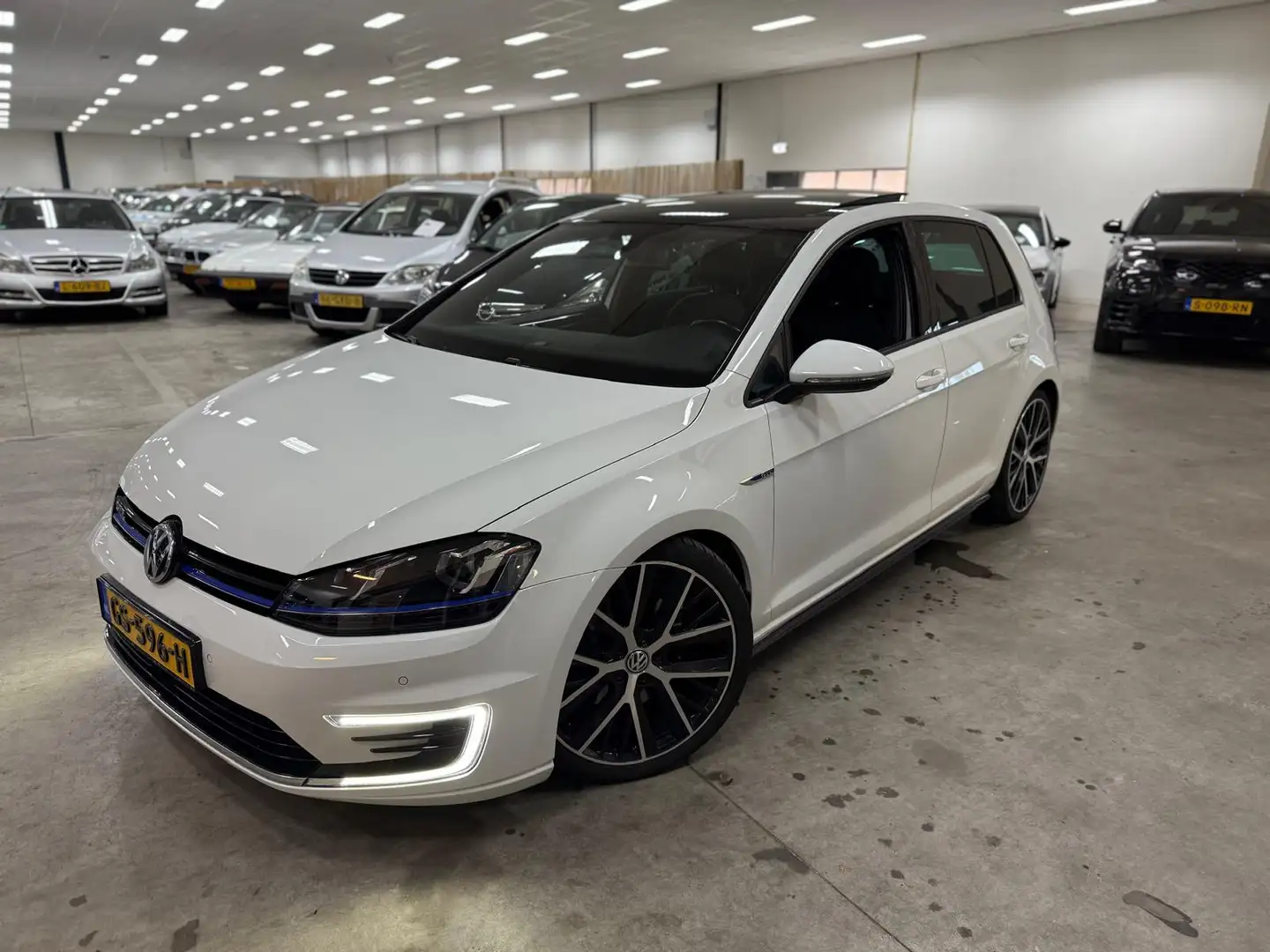 Volkswagen Golf GTE 1.4 TSI / SUPER NETJES / DEALER ONDERHOUDEN / PANO Wit - 2