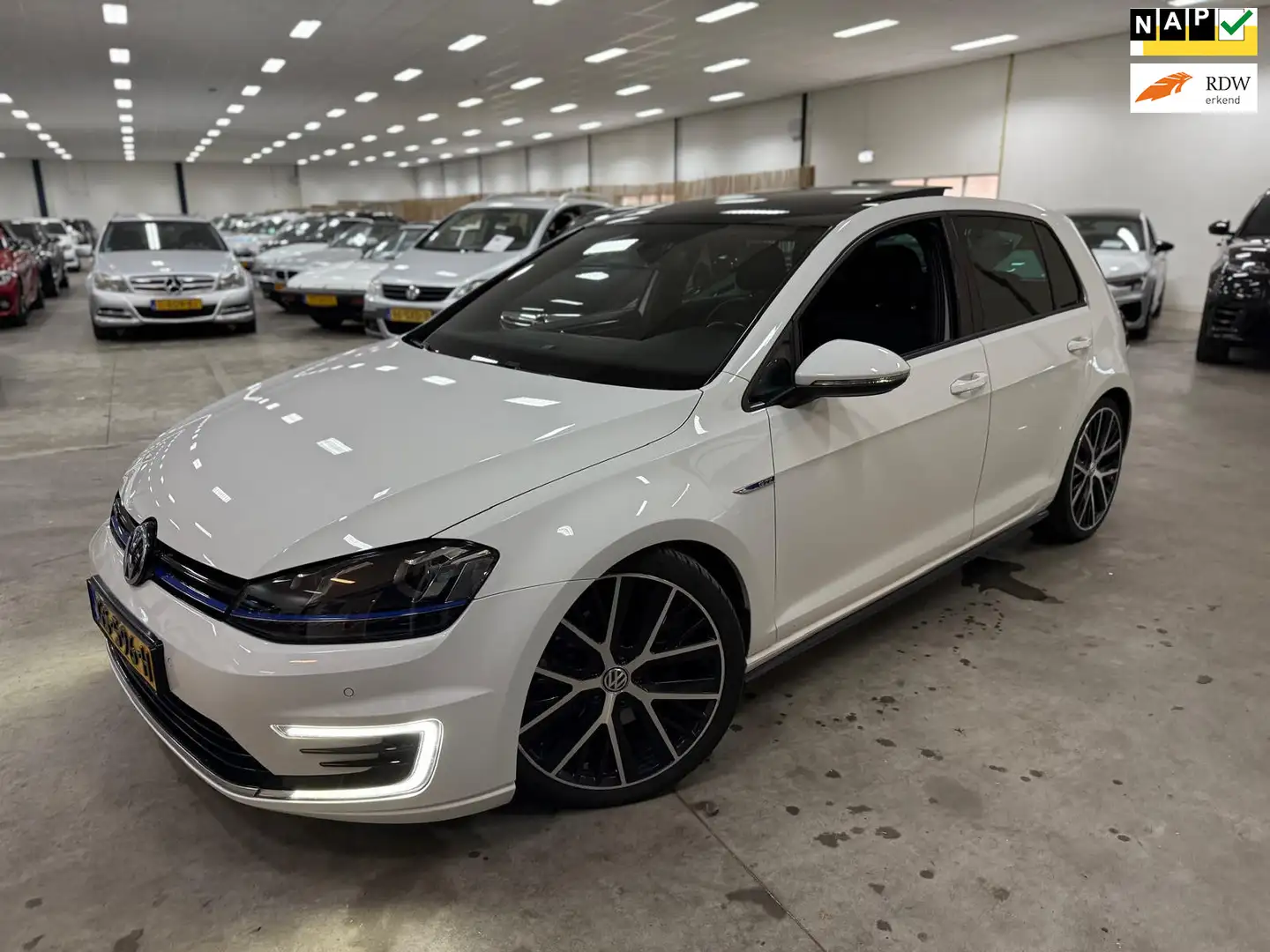 Volkswagen Golf GTE 1.4 TSI / SUPER NETJES / DEALER ONDERHOUDEN / PANO Wit - 1
