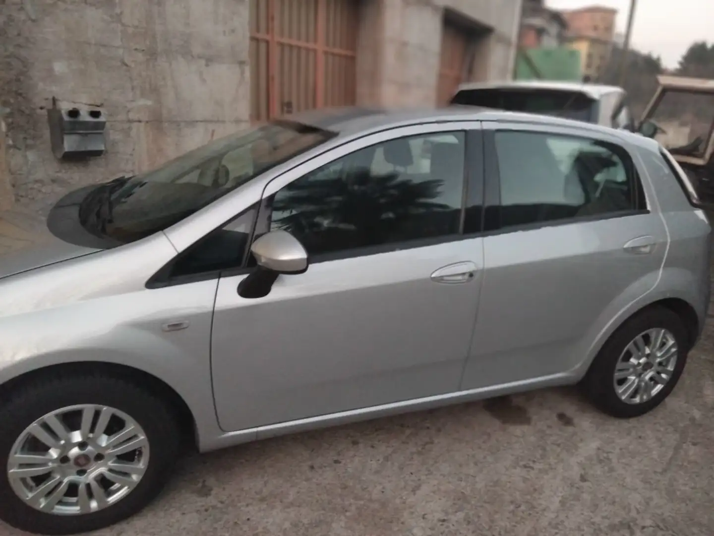 Fiat Grande Punto 1.4 benzina Gris - 2