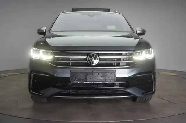 Volkswagen Tiguan Allspace view 2