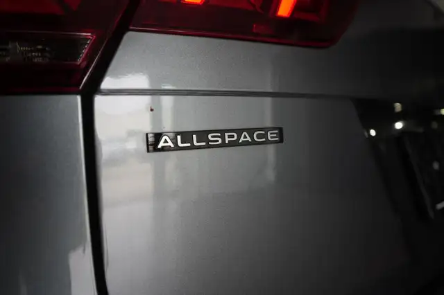 Volkswagen Tiguan Allspace view 7