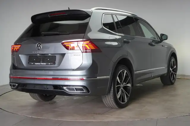Volkswagen Tiguan Allspace view 5