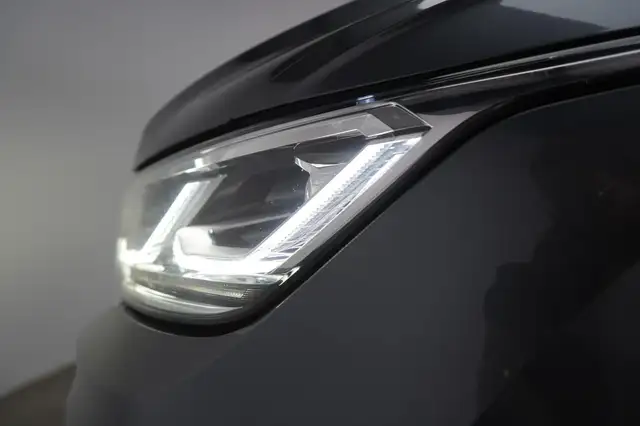 Volkswagen Tiguan Allspace view 13