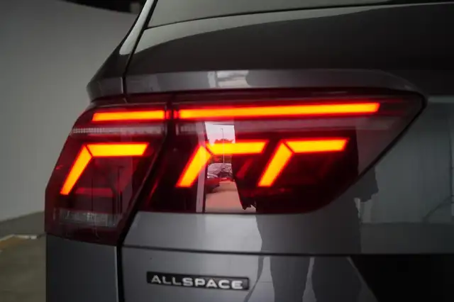 Volkswagen Tiguan Allspace view 14