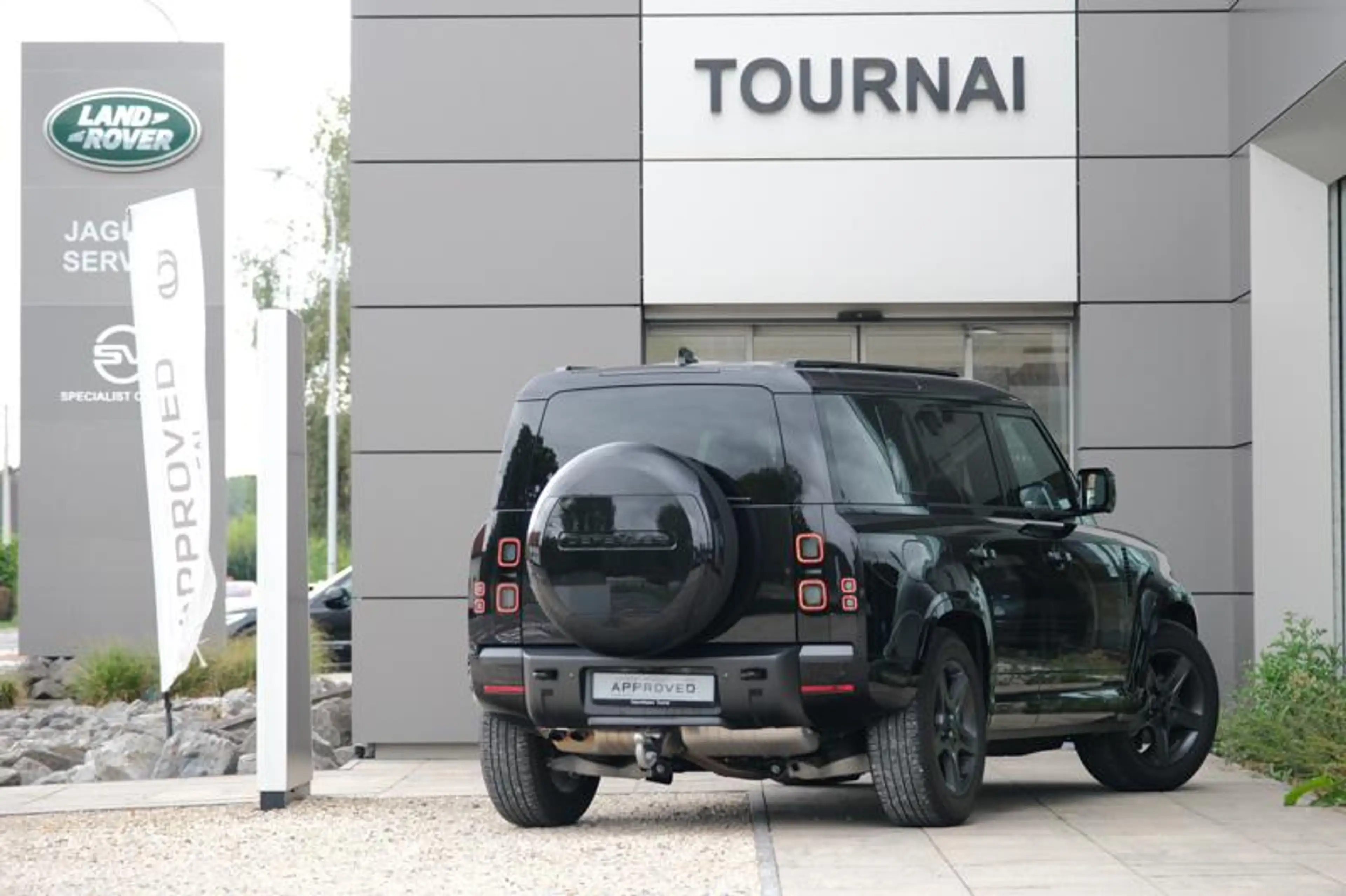 Land Rover Defender 110 D250 X-Dynamic SE | TERRAIN RESPONSE | TOWB | — photo 2