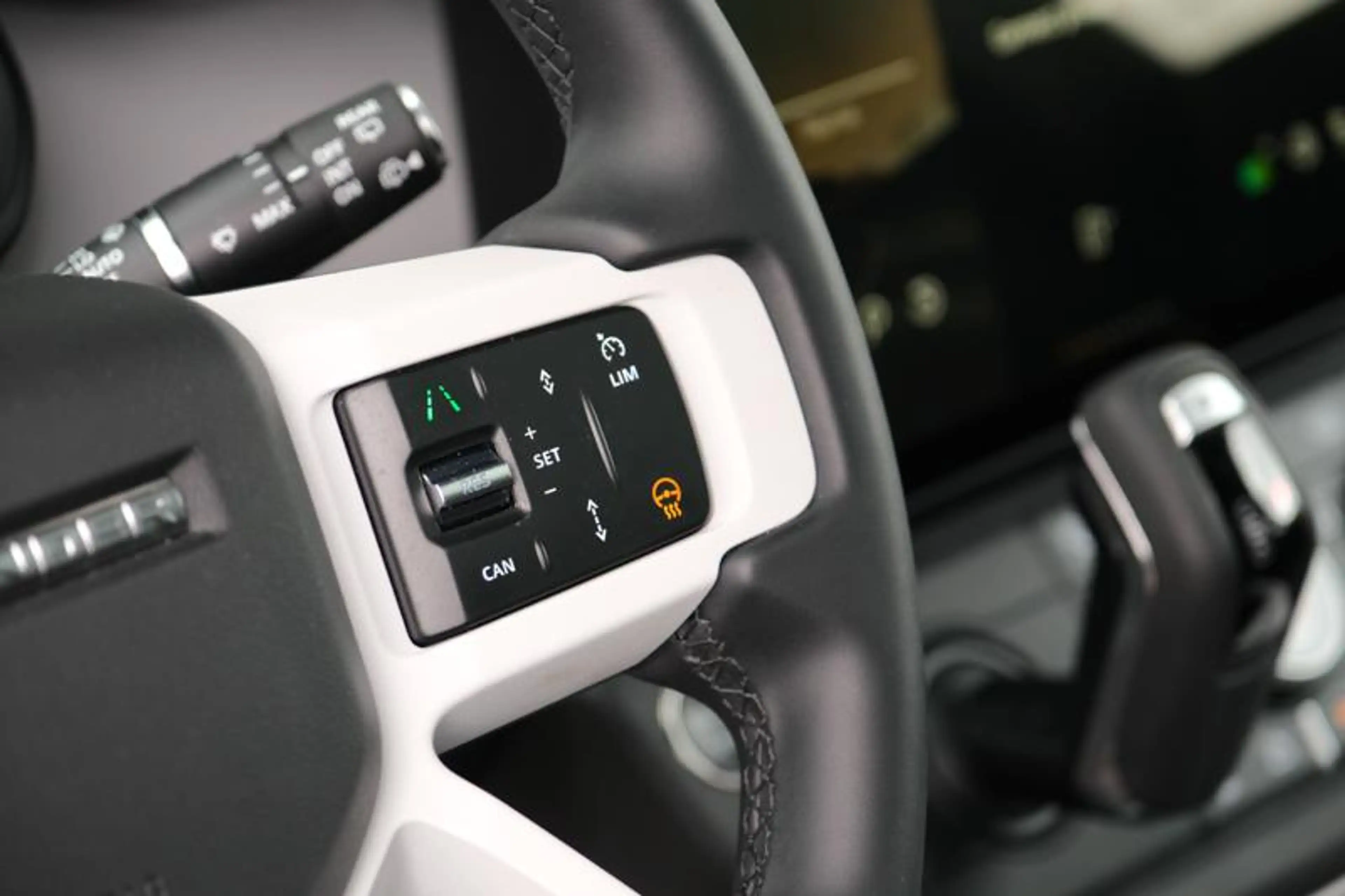 Land Rover Defender 110 D250 X-Dynamic SE | TERRAIN RESPONSE | TOWB | — photo 12