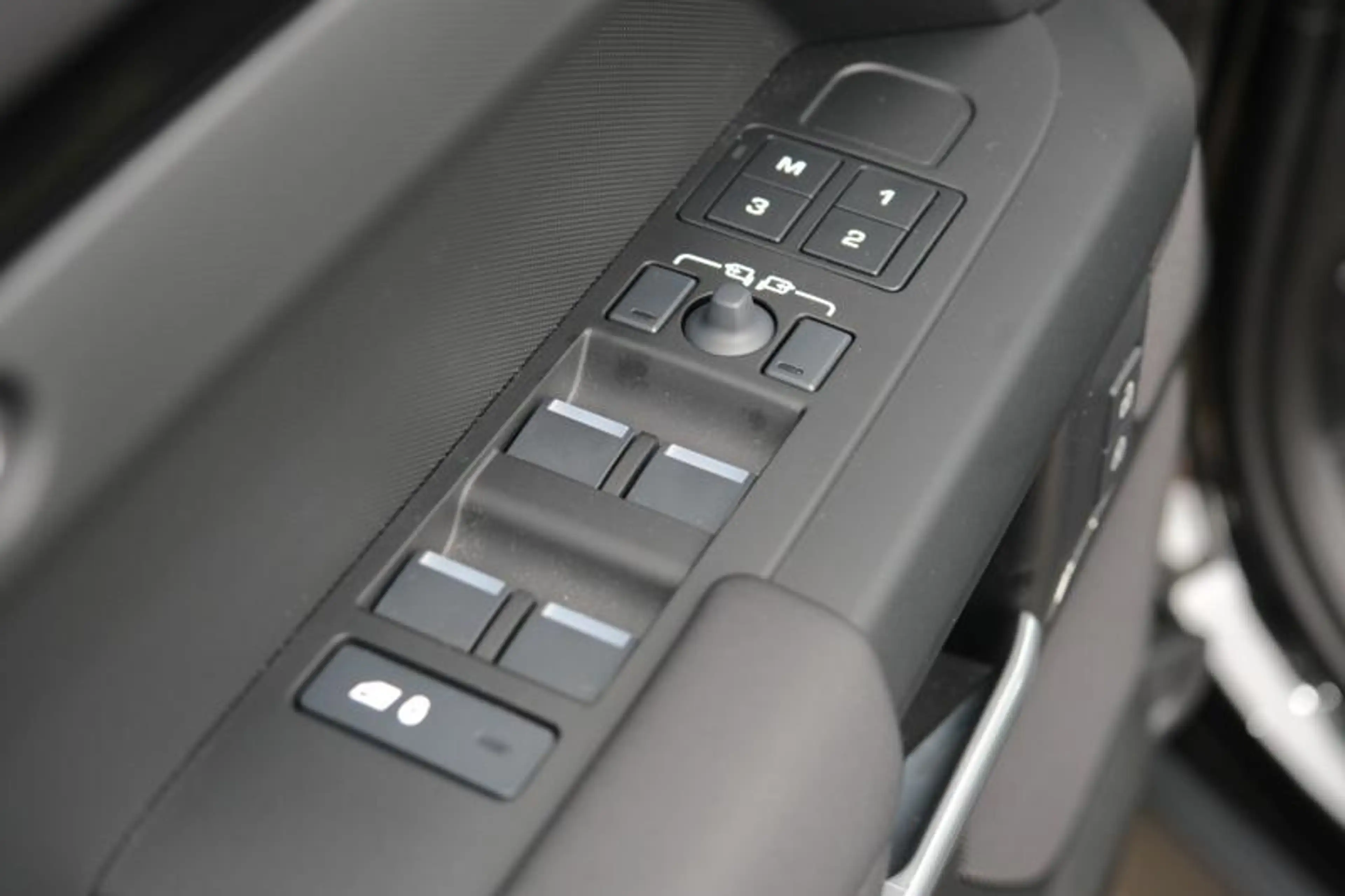 Land Rover Defender 110 D250 X-Dynamic SE | TERRAIN RESPONSE | TOWB | — photo 8