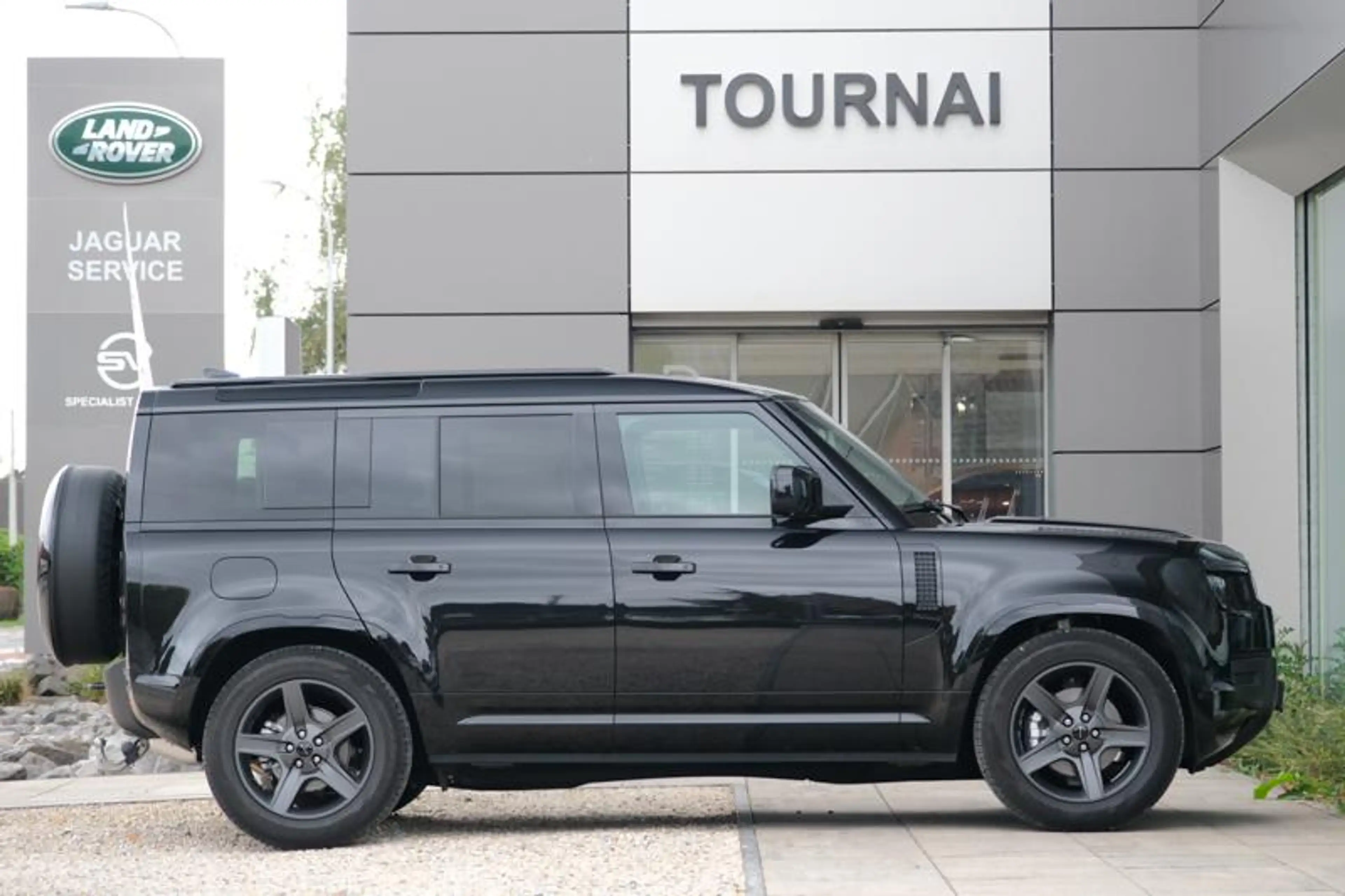 Land Rover Defender 110 D250 X-Dynamic SE | TERRAIN RESPONSE | TOWB | — photo 3