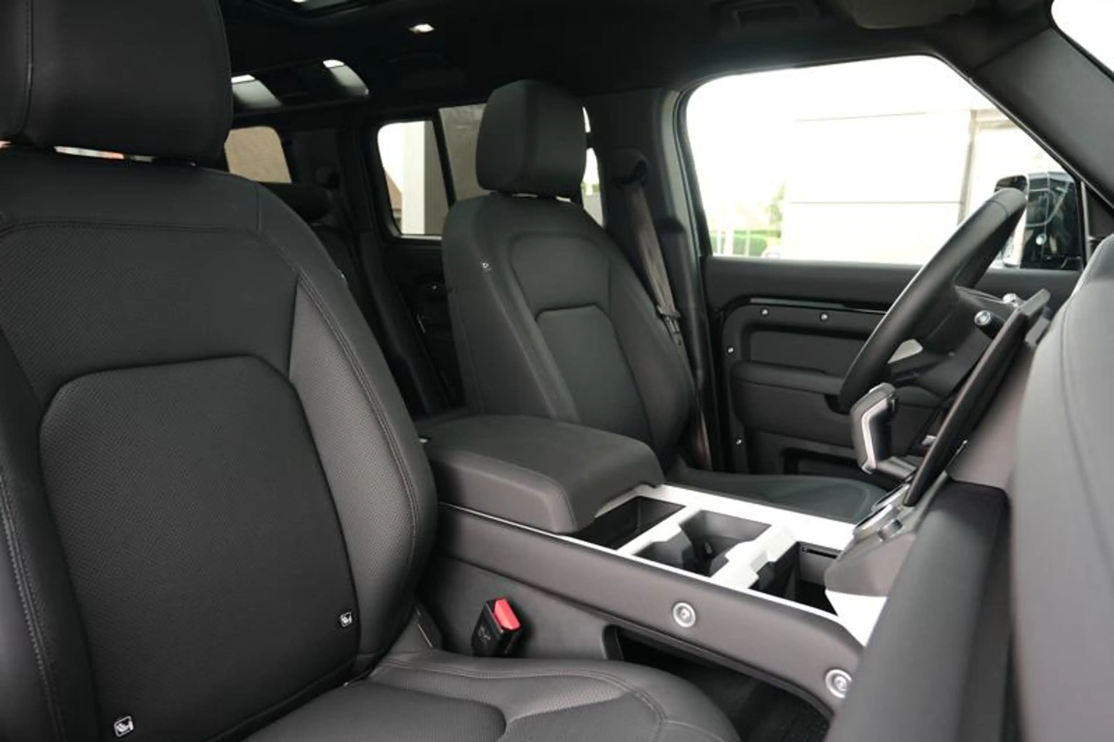 Land Rover Defender 110 D250 X-Dynamic SE | TERRAIN RESPONSE | TOWB | — photo 6