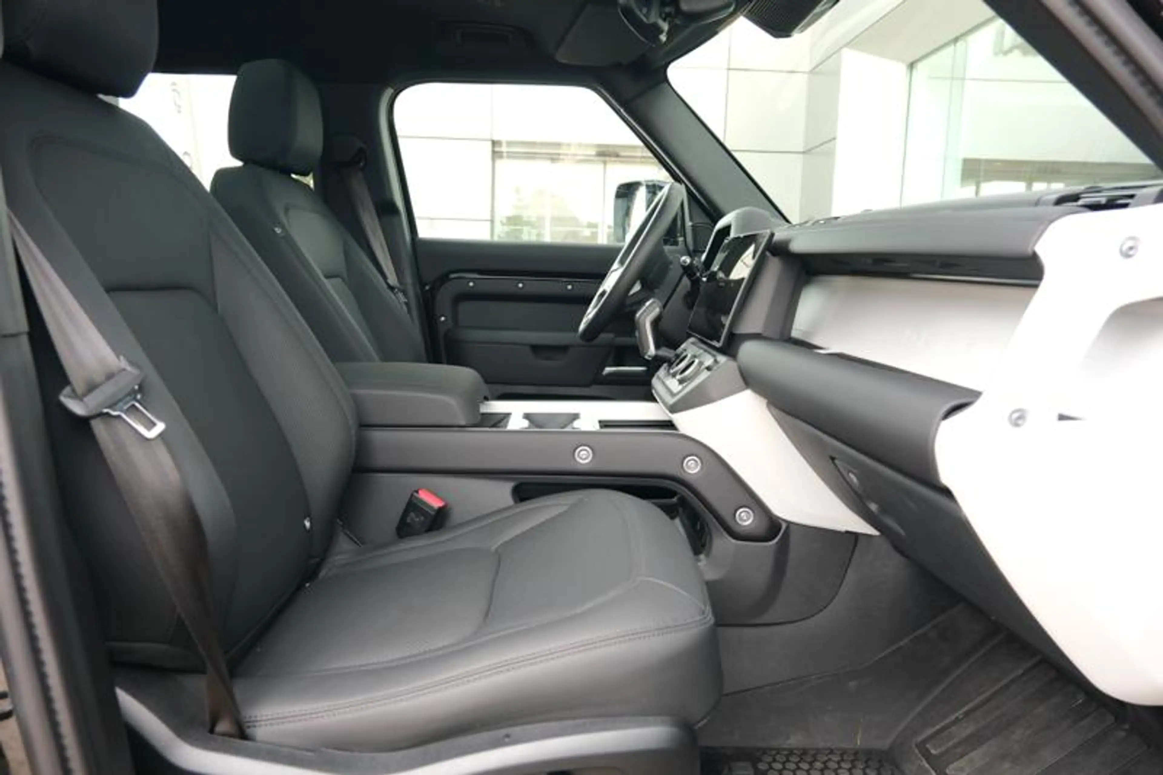 Land Rover Defender 110 D250 X-Dynamic SE | TERRAIN RESPONSE | TOWB | — photo 5
