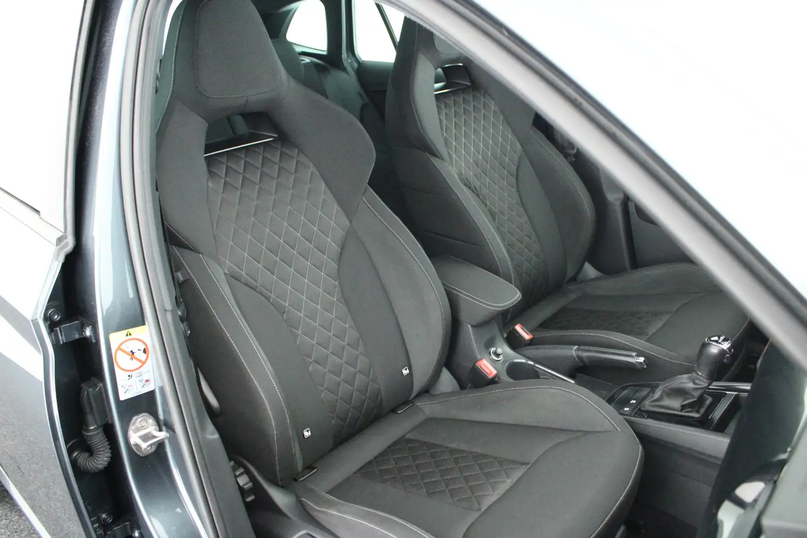 Skoda Scala 1.5 TSI 150pk DSG Sport Business Camera Stoelverwa Grijs - 2