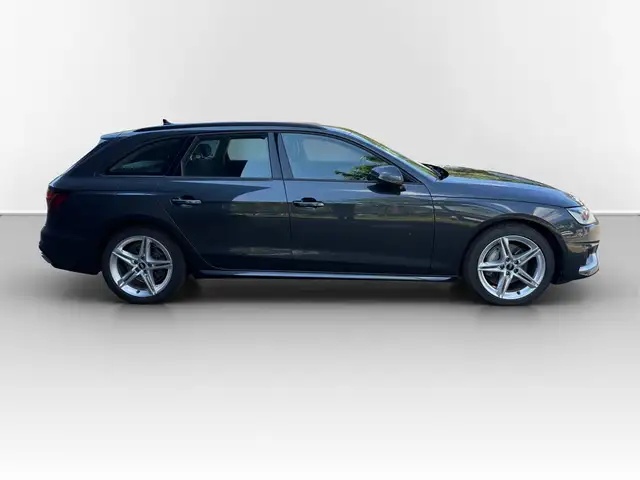 Audi A4 view 6