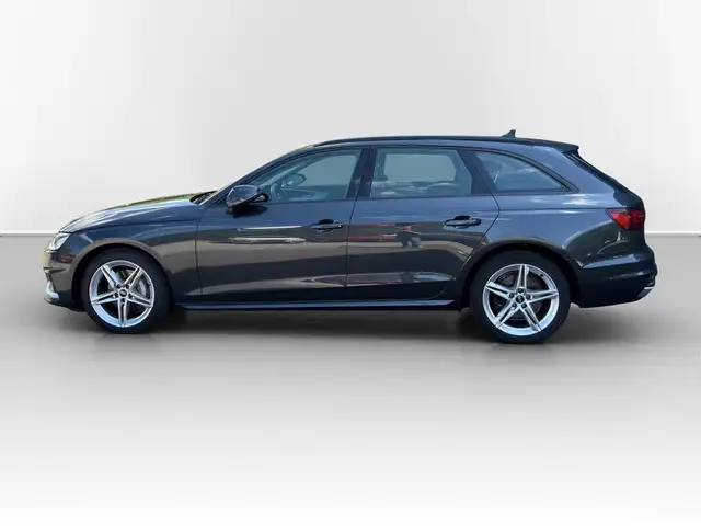 Audi A4 view 11
