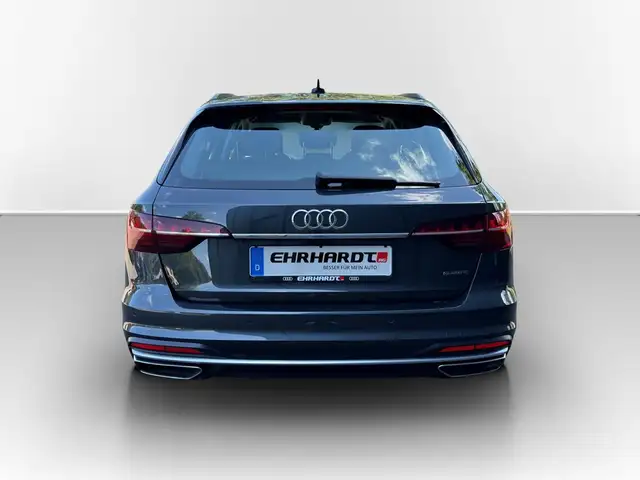 Audi A4 view 9