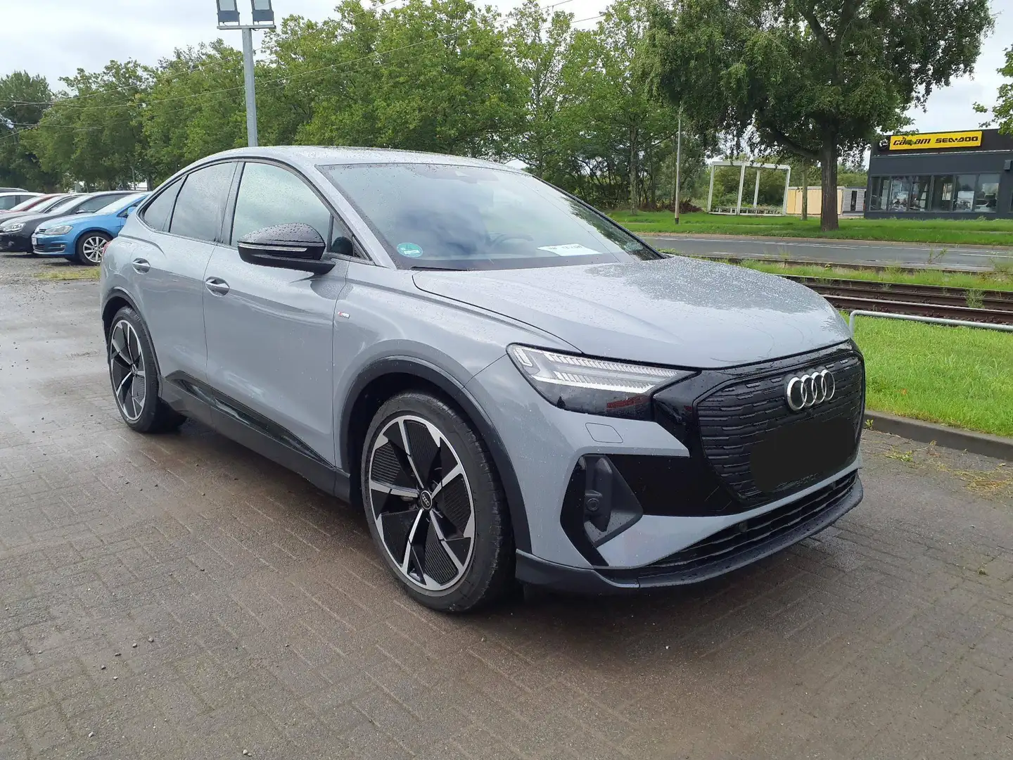 Audi Q4 e-tron Sportback e-tron 35 S line /Matrix/Pano/21" Grau - 2