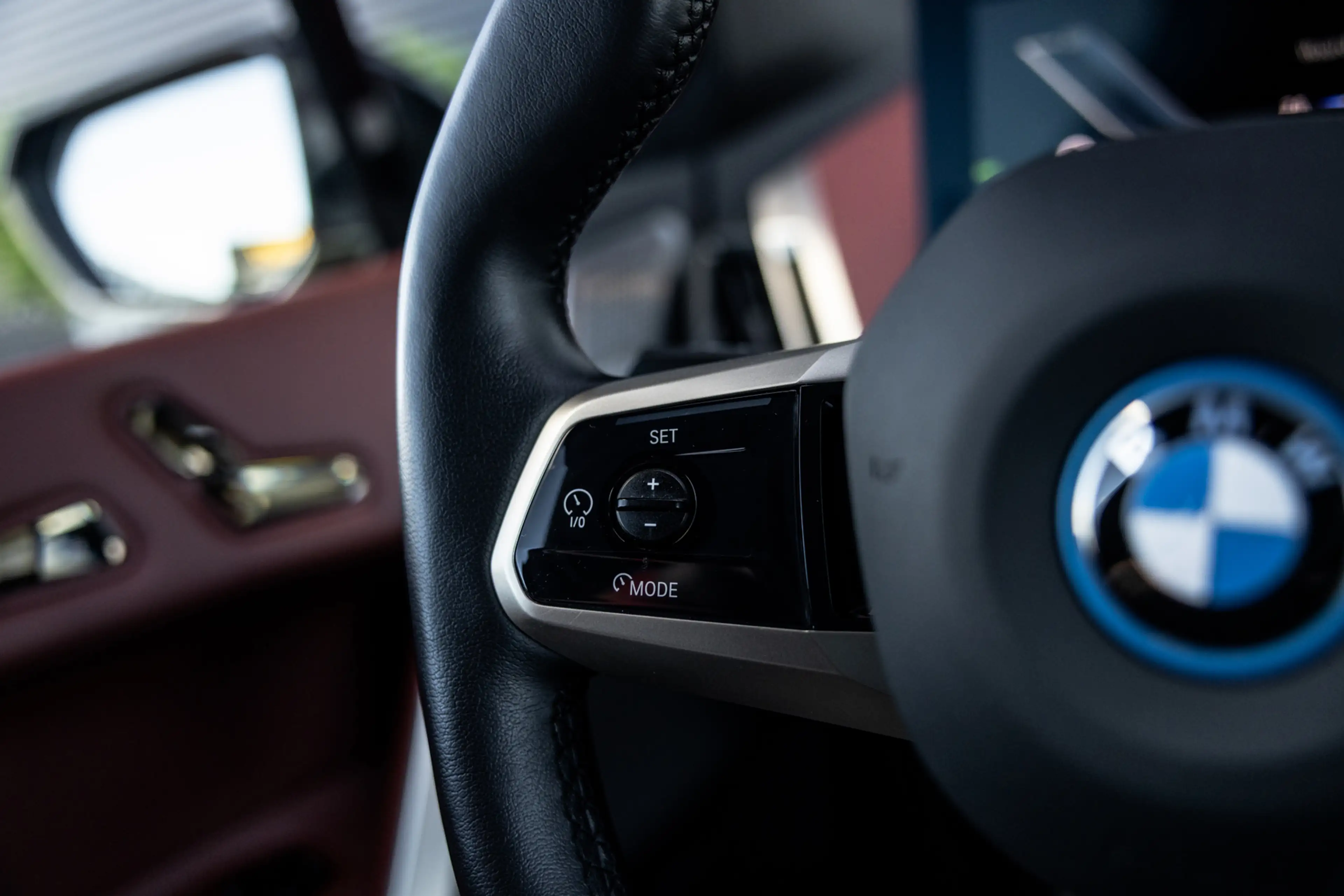 BMW iX XDrive50 M 112 kWh, B&W Audio, Sky-Lounge, Massage — photo 12