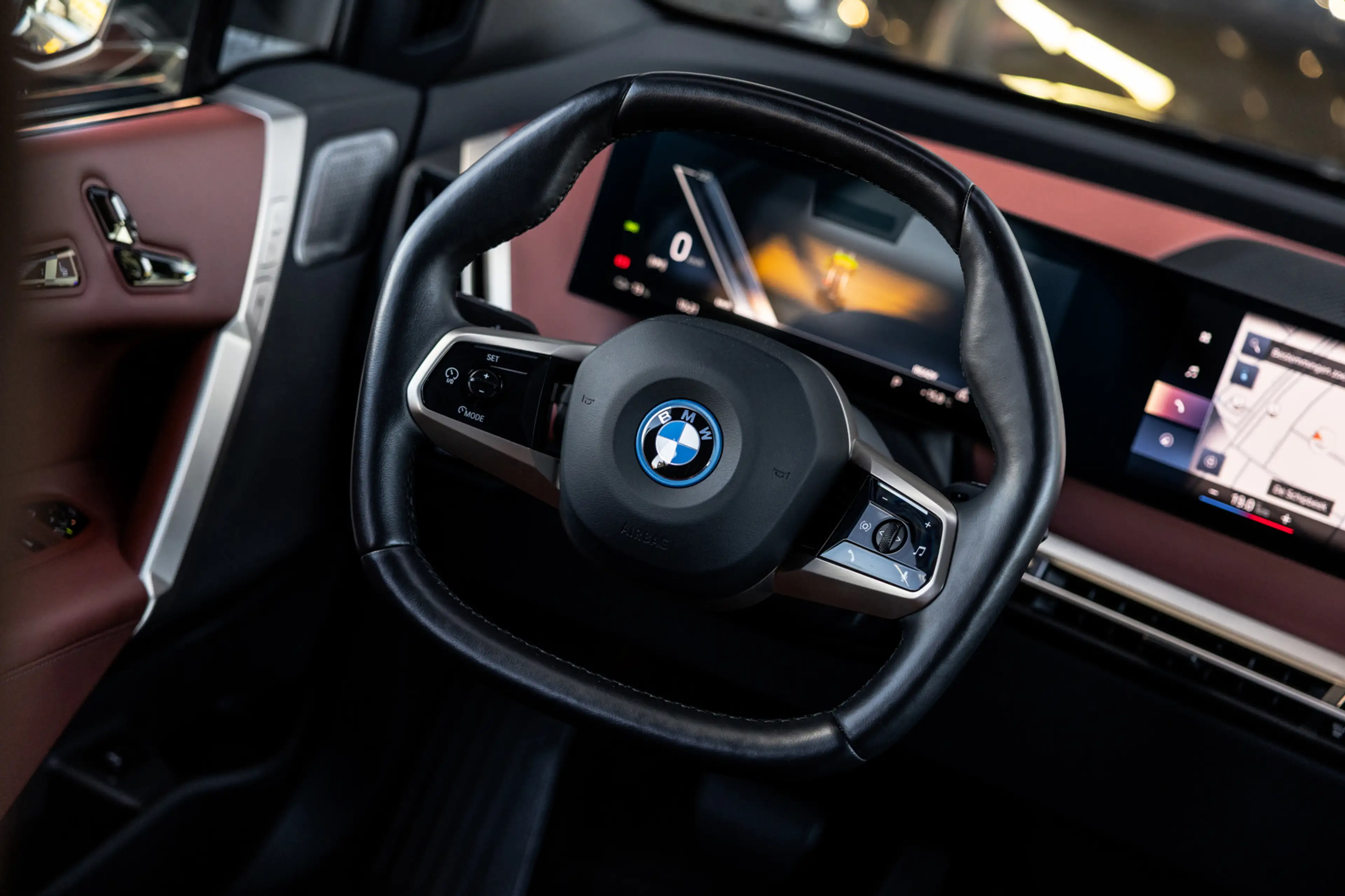 BMW iX XDrive50 M 112 kWh, B&W Audio, Sky-Lounge, Massage — photo 11