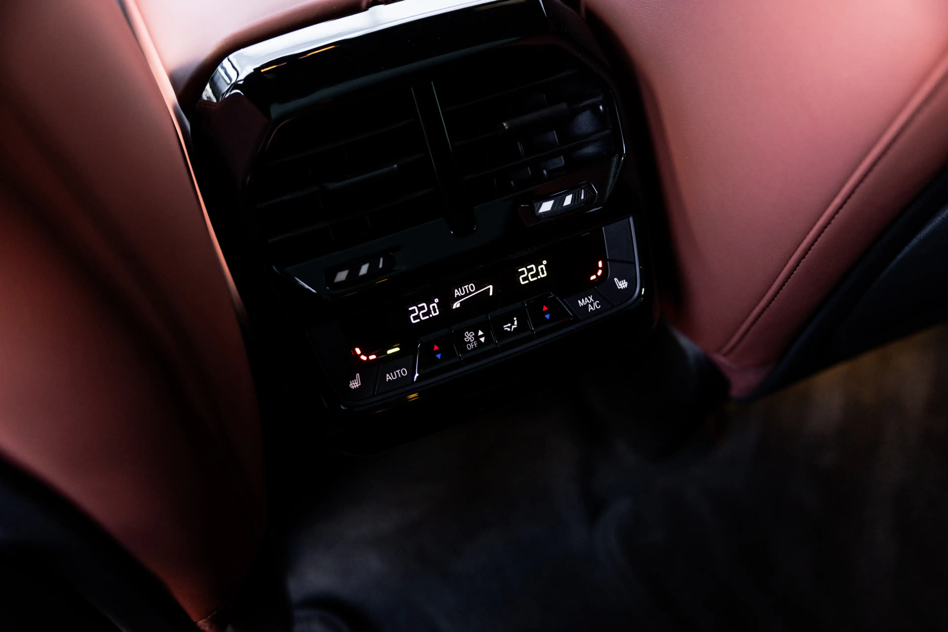 BMW iX XDrive50 M 112 kWh, B&W Audio, Sky-Lounge, Massage — photo 7