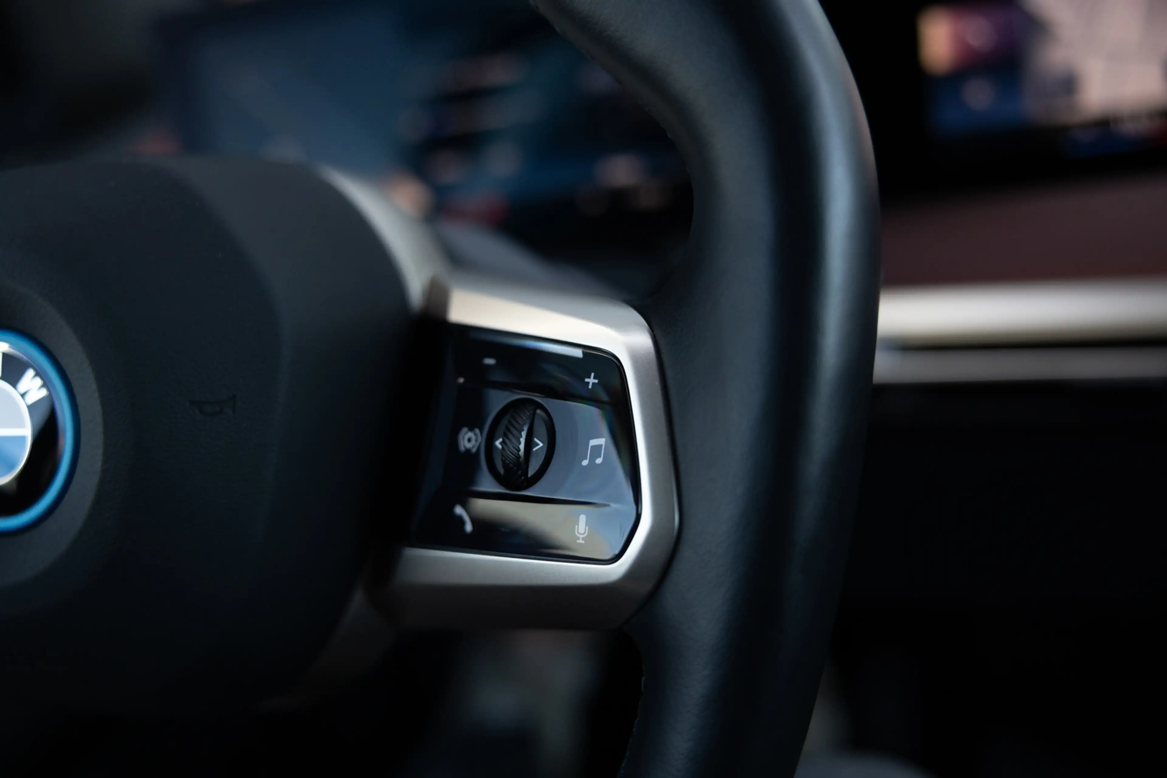 BMW iX XDrive50 M 112 kWh, B&W Audio, Sky-Lounge, Massage — photo 15