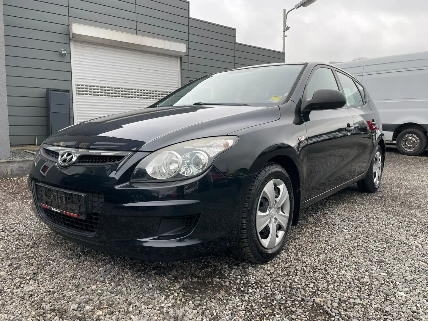 Hyundai i30 1.4 Edition*1.Hand*Klima*TüvNeu*Scheckheft* Zwart - 2