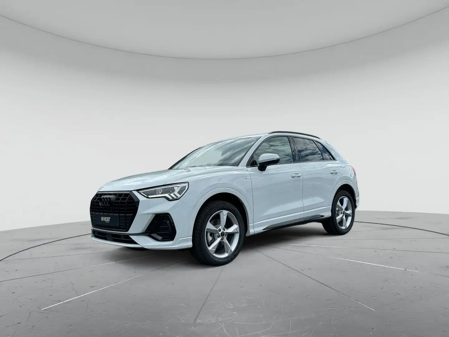 Audi Q3 2x S line 35 TFSI S tronic LED Navi RFK Smart Weiß - 2