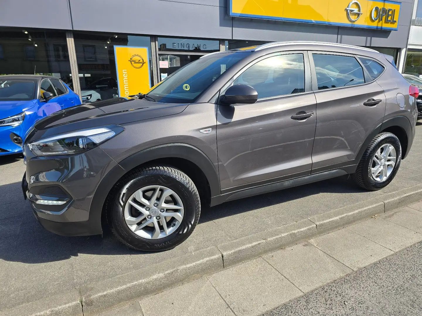 Hyundai TUCSON blue Classic 2WD +2 JAHRE GARANTIE+ Bruin - 1