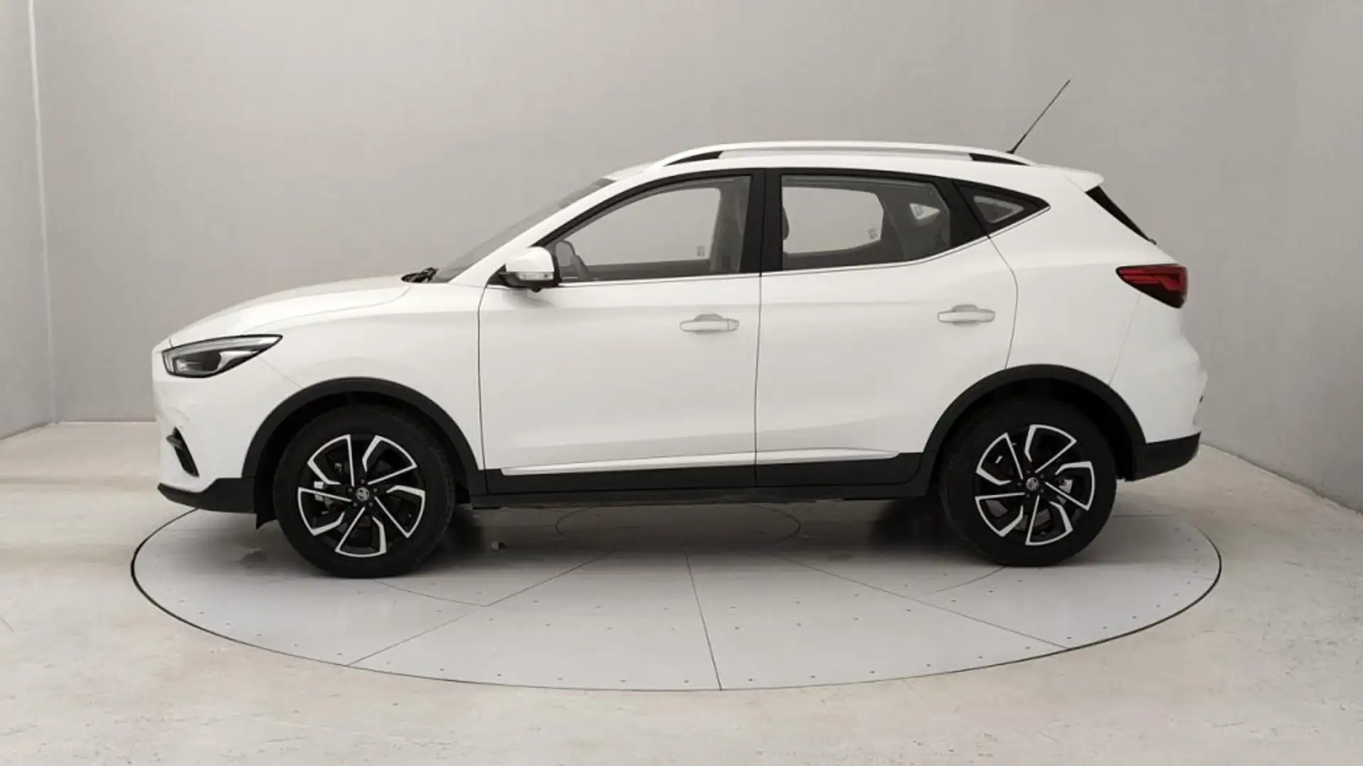 MG ZS 1.5 Luxury Bianco - 2