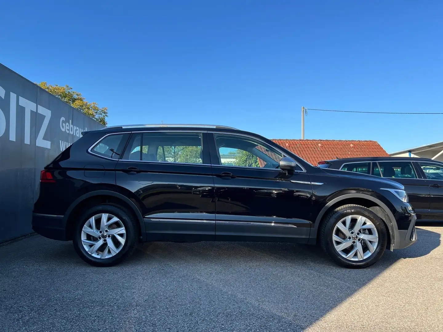 Volkswagen Tiguan Allspace 1,5 TSI ACT DSG Life| 7 Sitzer Schwarz - 2