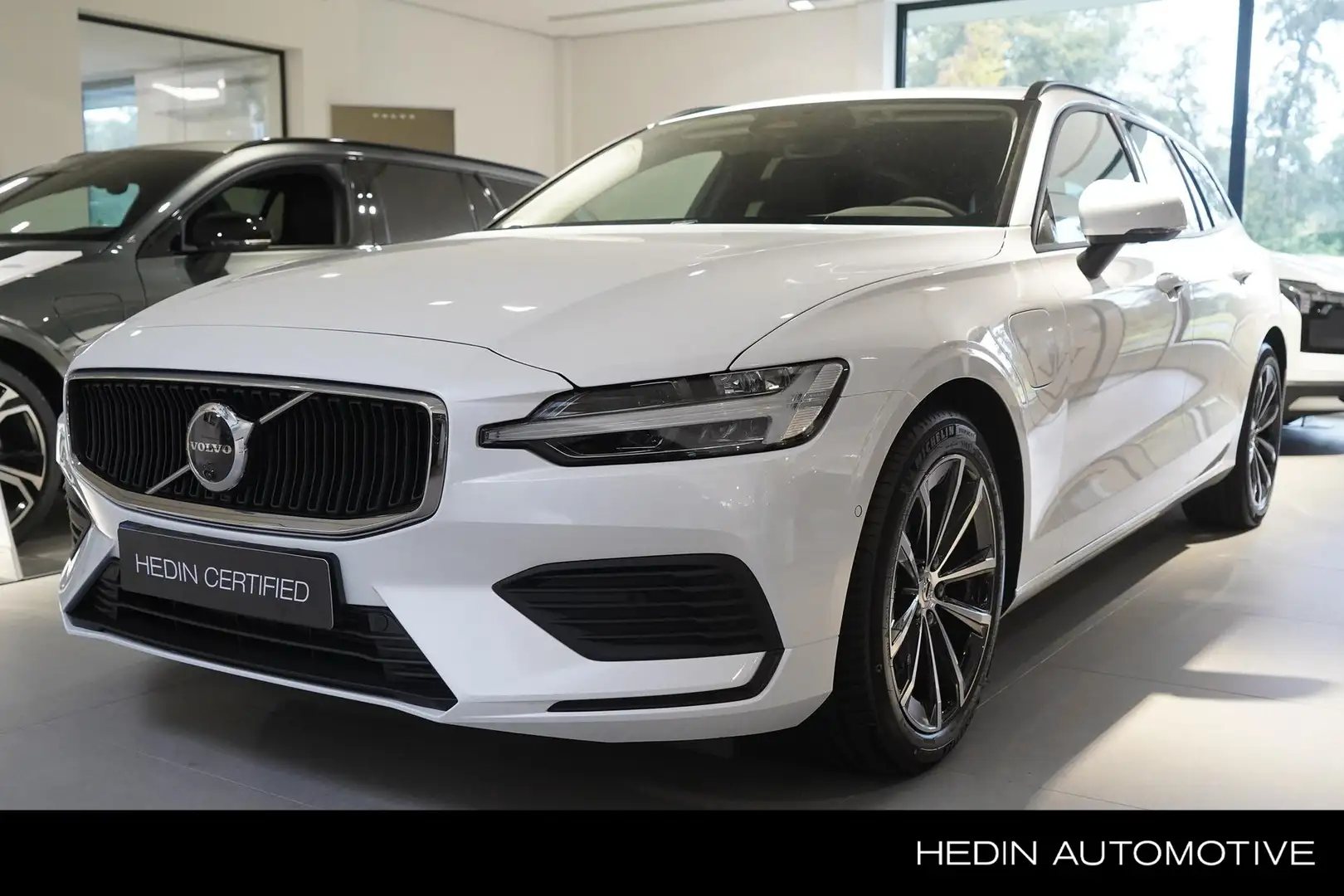 Volvo V60 T6 Plug-in hybrid AWD Business Edition | Adaptive Weiß - 1