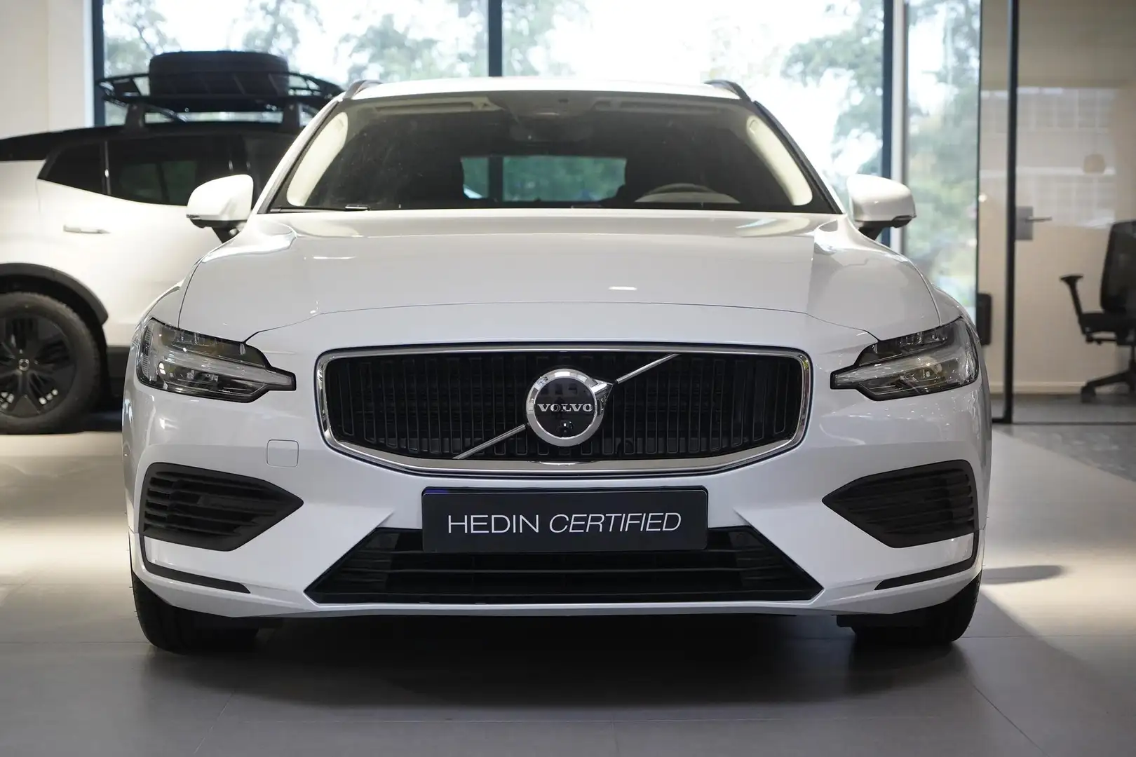 Volvo V60 T6 Plug-in hybrid AWD Business Edition | Adaptive Weiß - 2