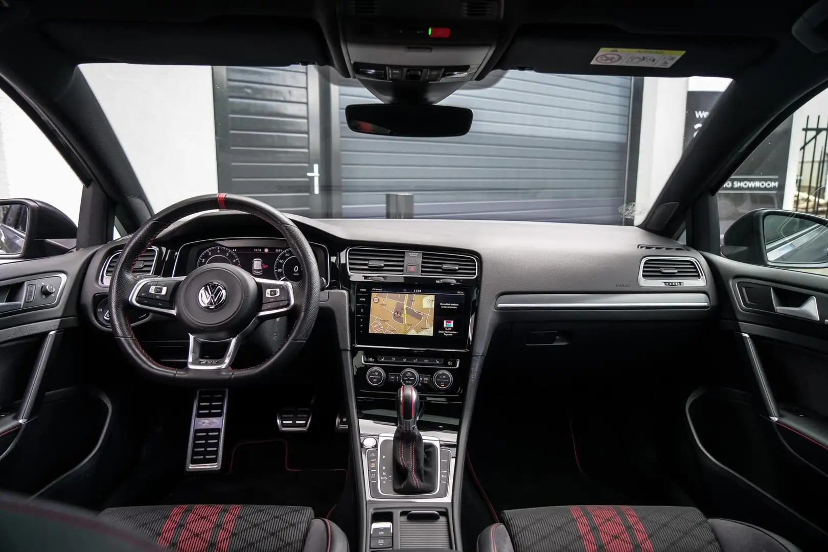 Volkswagen Golf GTI 2.0 TSI TCR 290PK PANO / CAMERA / NIEUWSTAAT! Grijs - 2