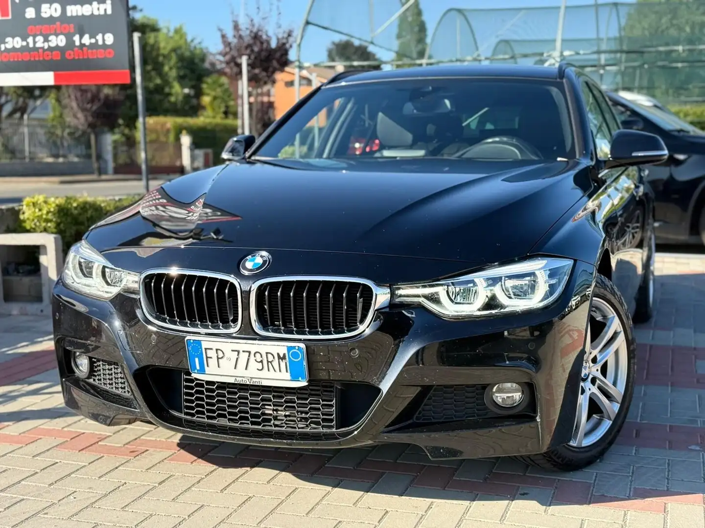 BMW 320 320d xDrive Touring Msport Black - 1