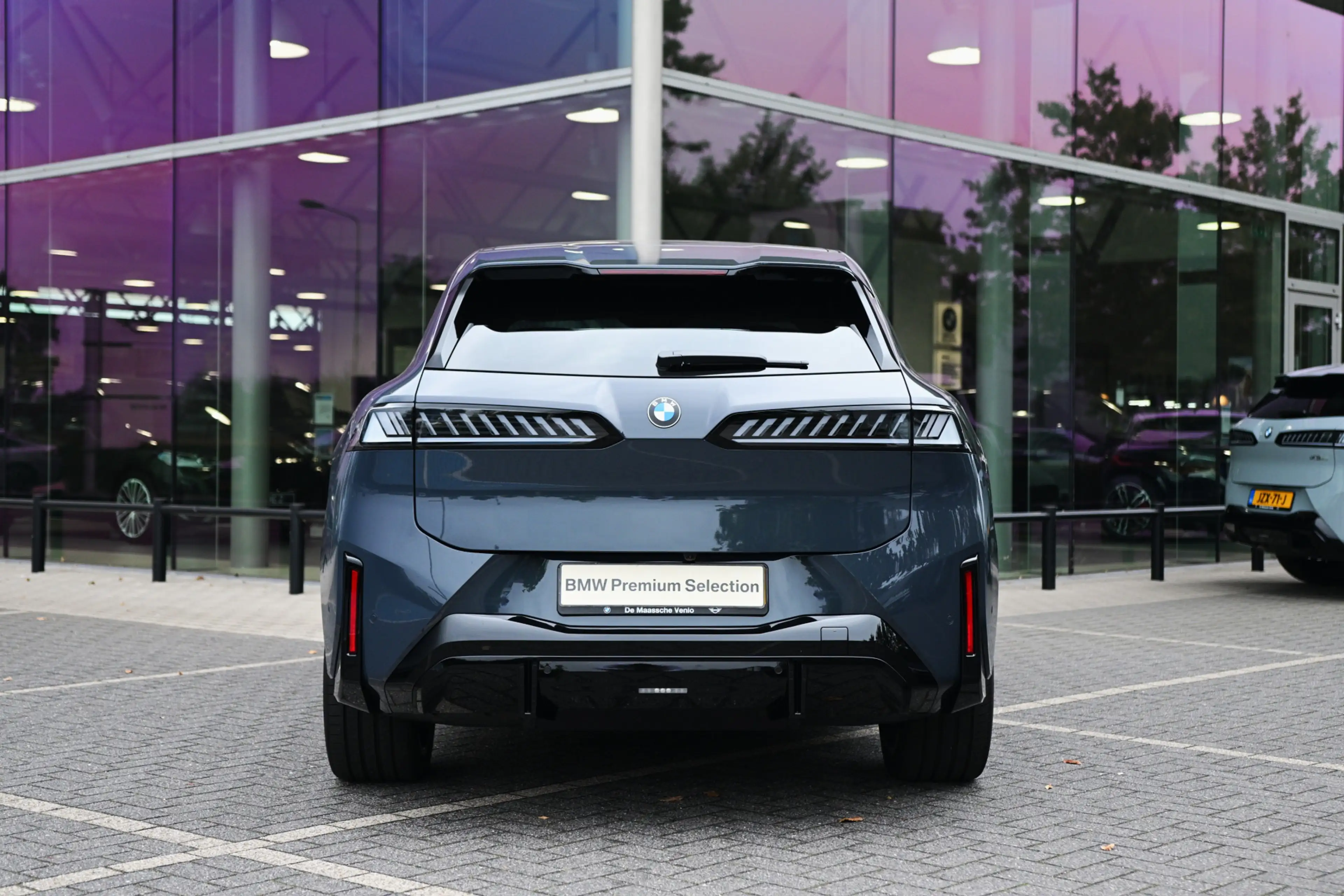 BMW iX3 40 eDrive M Sport / Trekhaak / Panoramadak / M Spo — photo 8