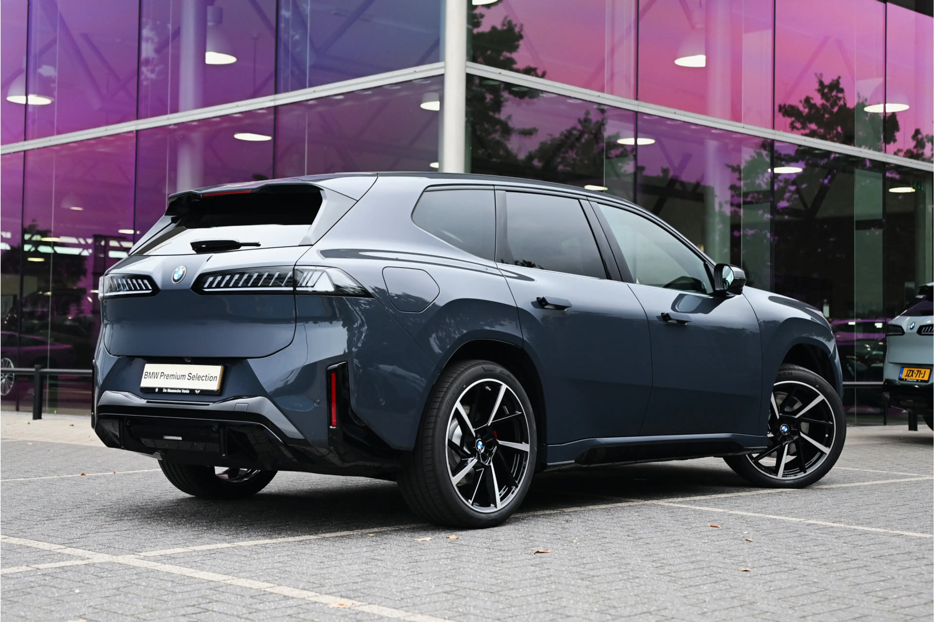 BMW iX3 40 eDrive M Sport / Trekhaak / Panoramadak / M Spo — photo 2