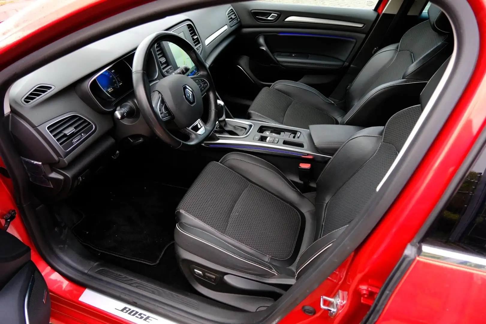 Renault Megane Estate 1.2 TCe Bose Aut. Червоний - 2