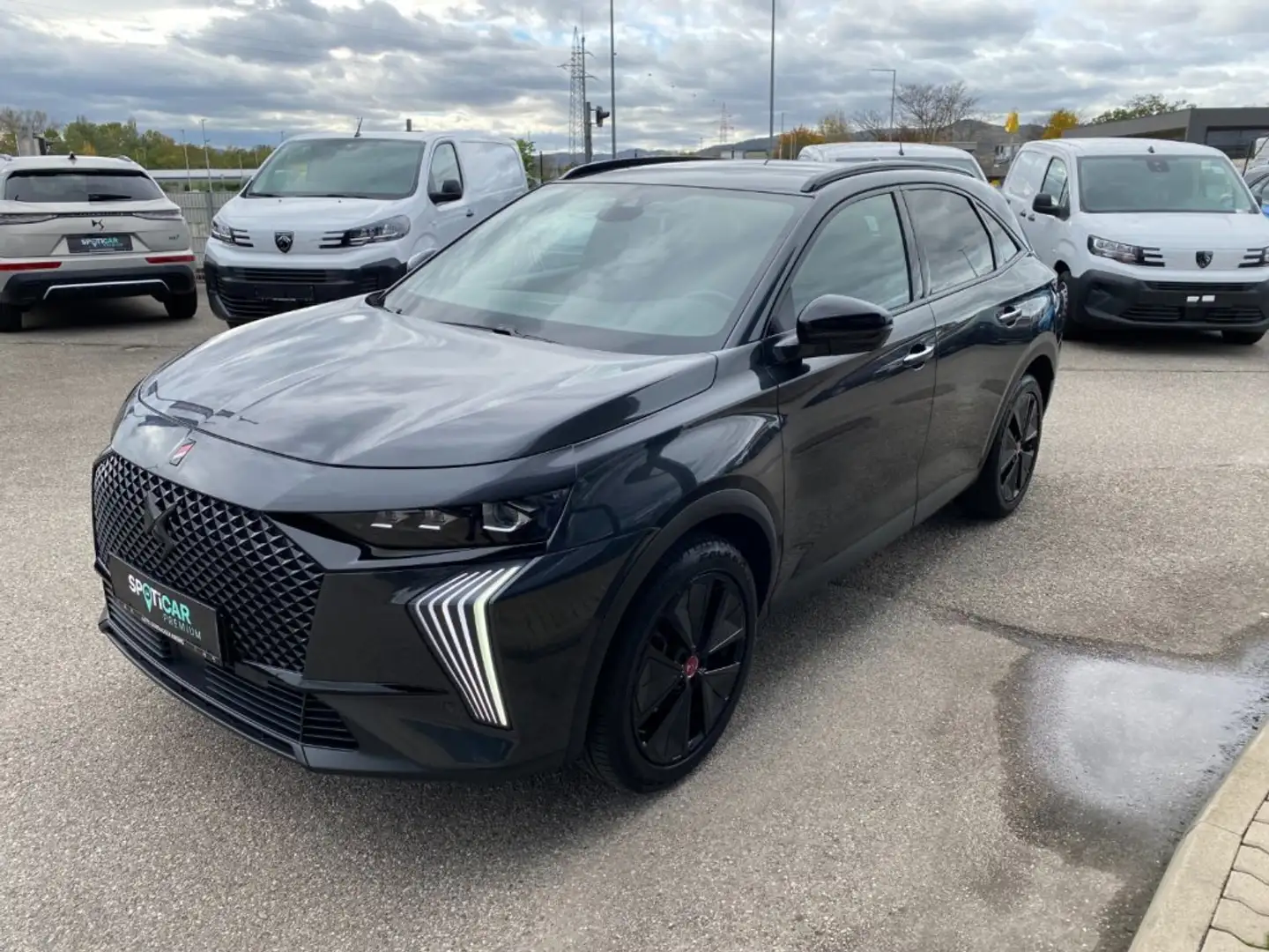 DS Automobiles DS 7 BHDI 130 Performance Line + Grau - 1