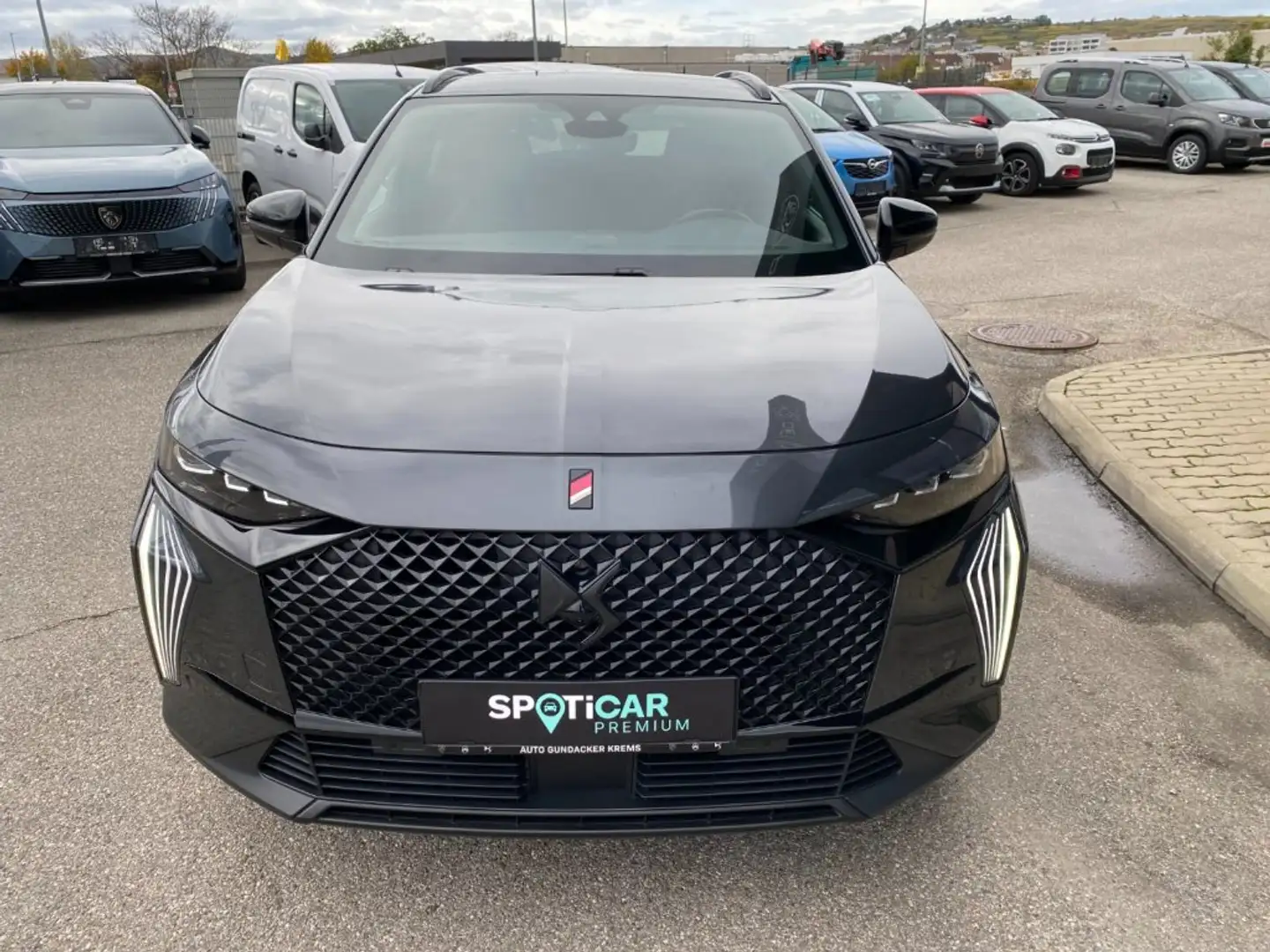 DS Automobiles DS 7 BHDI 130 Performance Line + Grau - 2