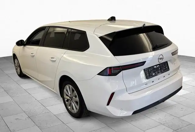 Opel Astra view 3
