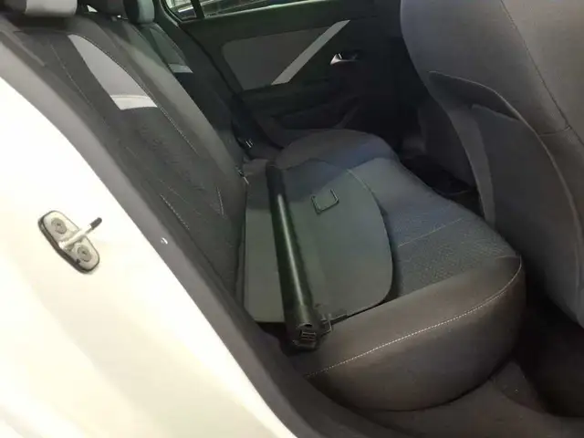 Opel Astra view 13