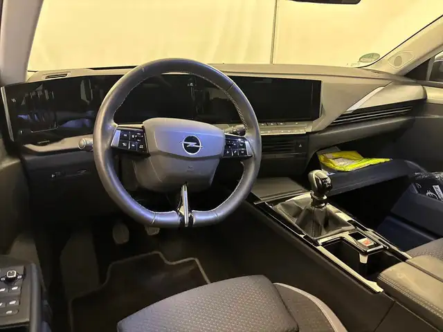 Opel Astra view 6