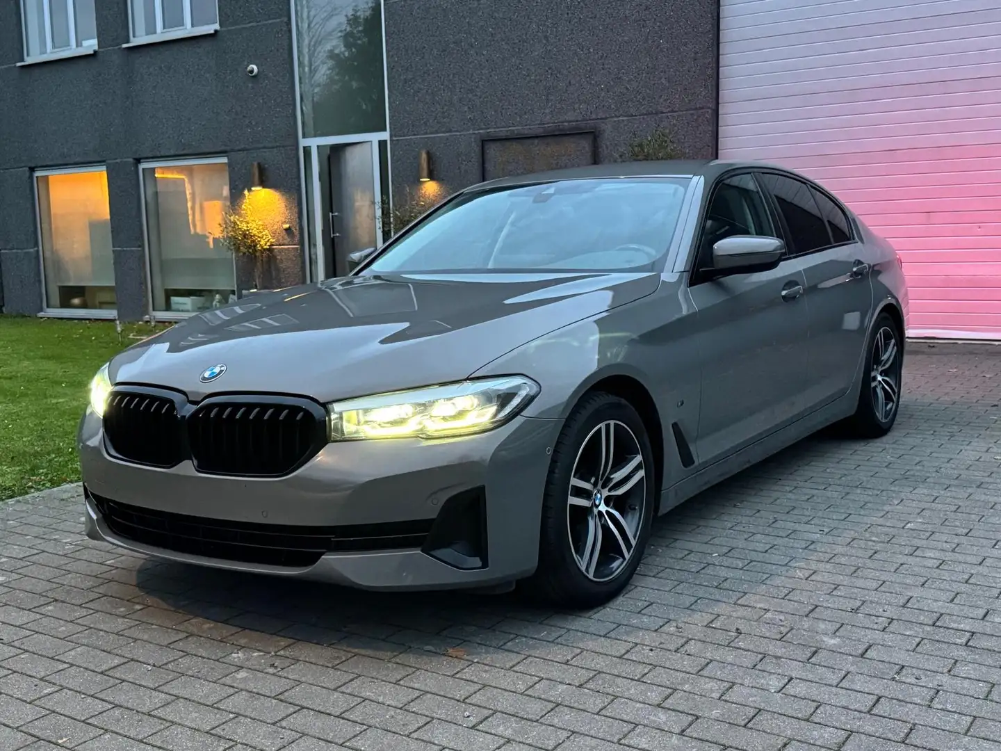 BMW 520 520 dA / 6d-ISC-FCM Grijs - 1